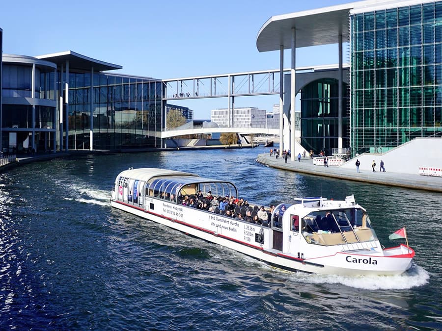 Berlini hajókirándulás angol és német nyelvű idegenvezetéssel