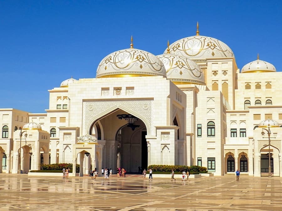 Descubra Abu Dhabi: Tour Guiado Premium Multilíngue com Transferências de Hotel