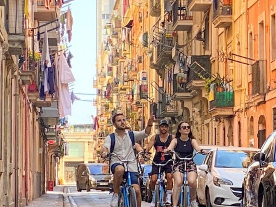 Barcelona: Private Bike Tour from Gaudi Houses to Barceloneta