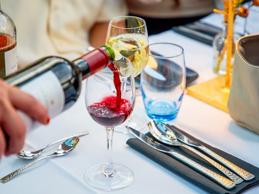 Amsterdam: 90-Min Adult-Only Evening Canal Cruise with Wine and Cheese