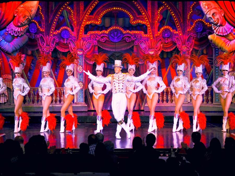 Palabas ng Moulin Rouge kasamang Hapunan