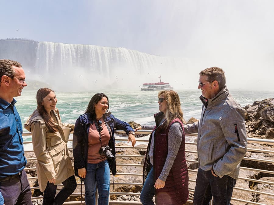 Semi-Private Day & Night Sightseeing Tour of Niagara Falls (Canada) with Cruise & Dinner