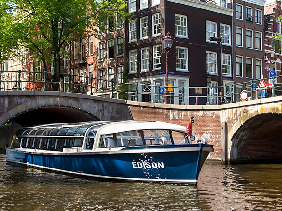 Amsterdam: 75-Min City Canal Cruise on Closed Heated Boat