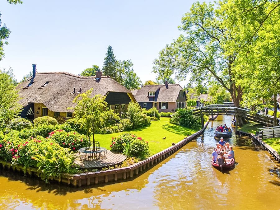 From Amsterdam: Giethoorn Day Trip with Boat Tour 