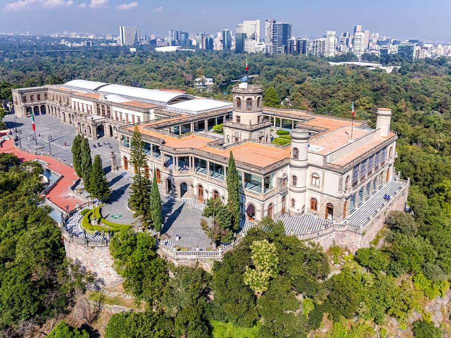 Anthropology Museum & Chapultepec Castle Guided Tour