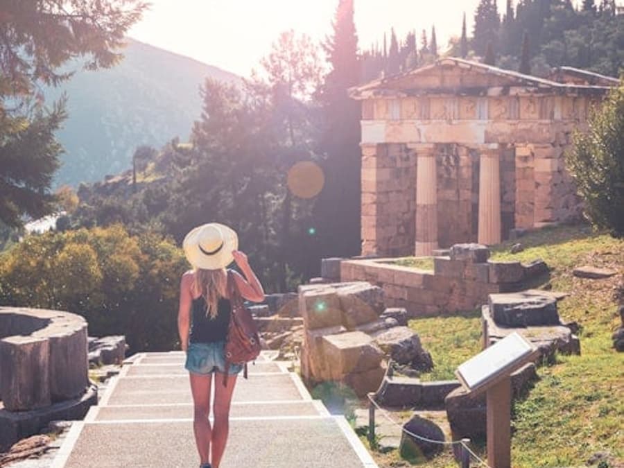 Delphi: Full-Day Small Group Guided Tour from Athens