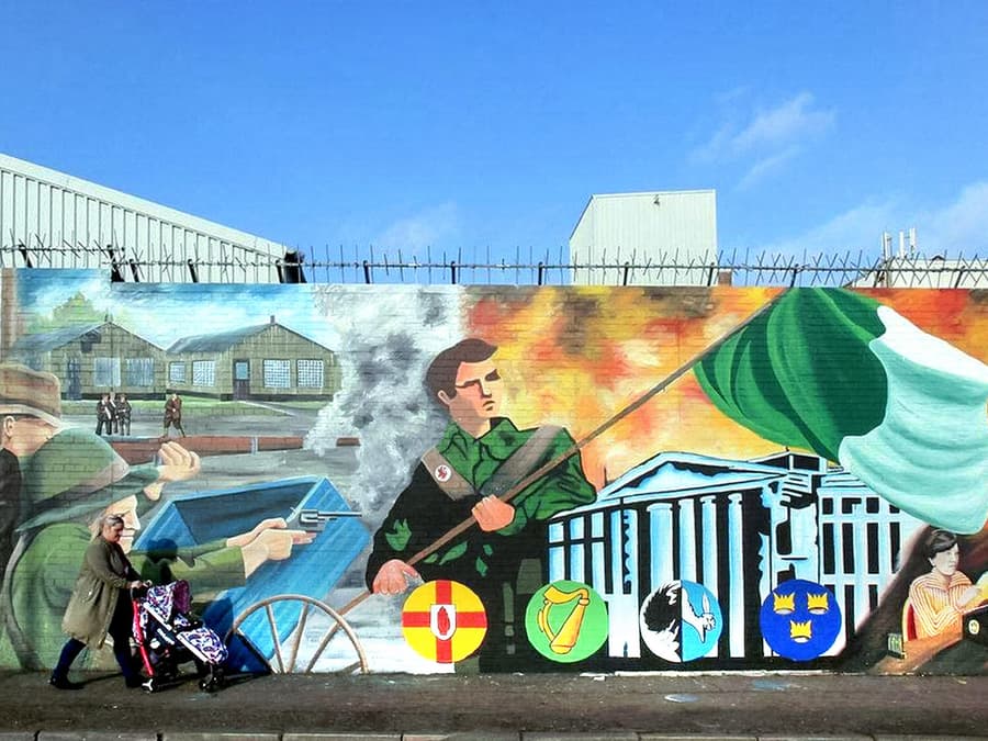 Guided Political Taxi Tour of Belfast