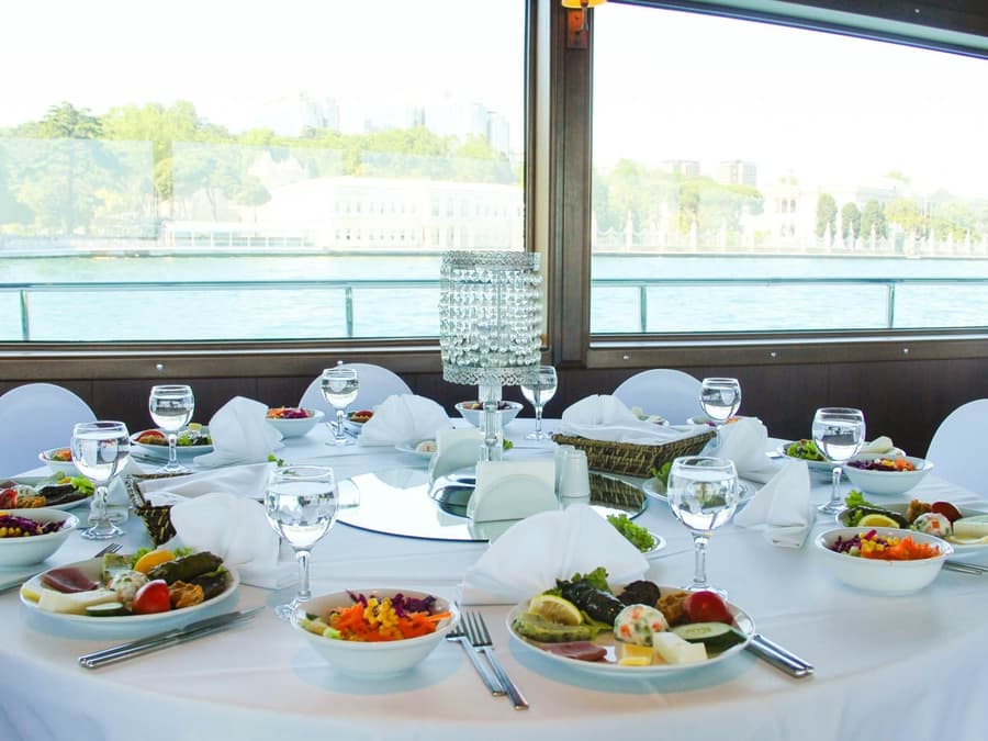 Bosphorus & Black Sea 2-Course Lunch Cruise with Swimming Opportunity
