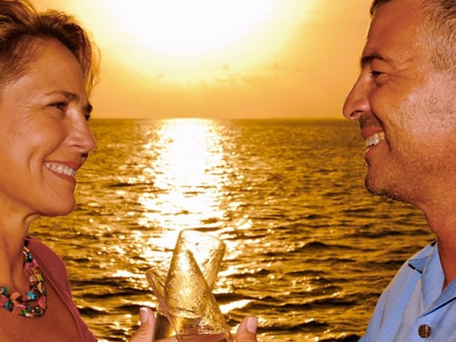 Paseo en Velero al Atardecer + Música en Vivo con Fury Water Adventures