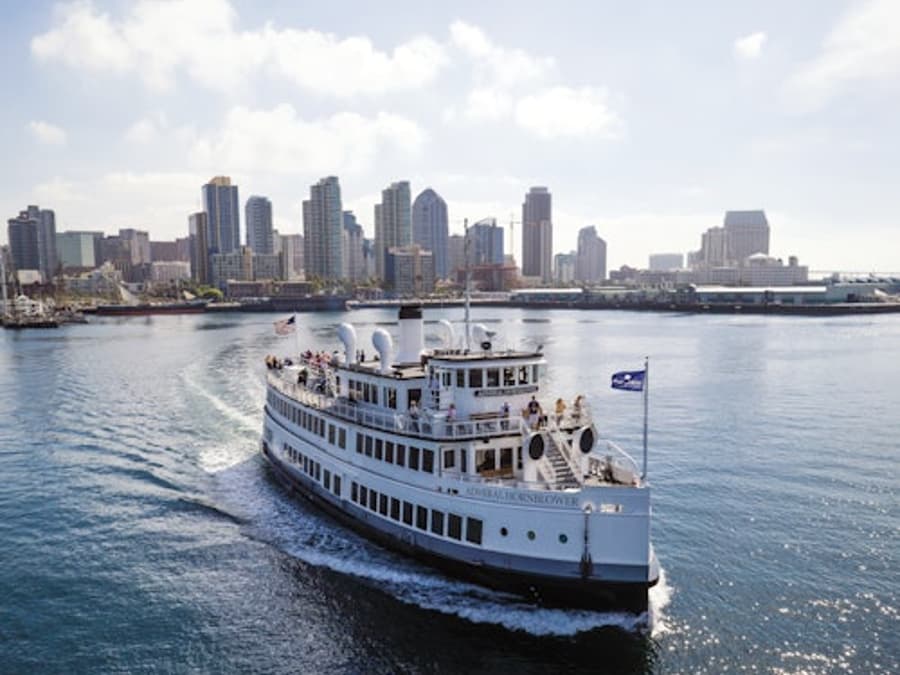 San Diego: Champagne Brunch Cruise with Dessert Buffet