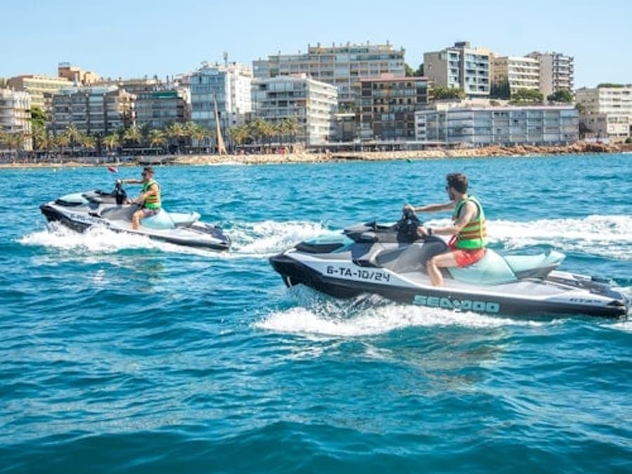 Σαλού: Εμπειρία Κυκλικής Διαδρομής με Jet Ski
