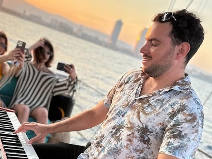 Barcelona: Sunset Cruise with Live Music by Aperol