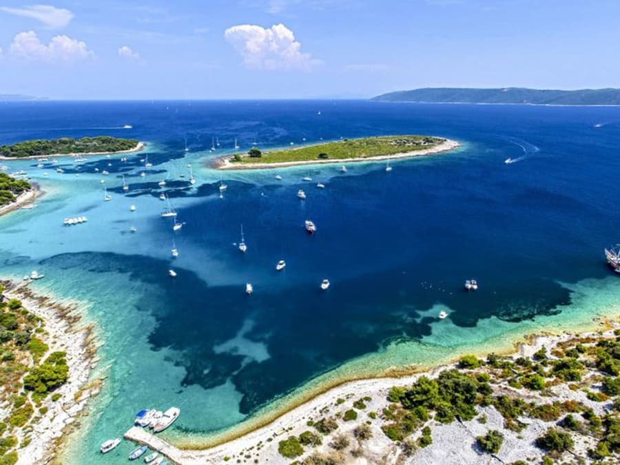 From Split: Blue Lagoon, Duga Bay & Trogir Boat Tour with Snorkeling