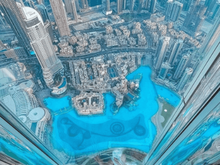 Burj Khalifa: La Lounge (livelli 152, 153 e 154) con rinfreschi e tour della terrazza