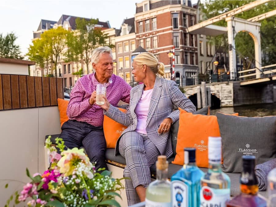 Amsterdam: 1-Hour Luxury Evening Canal Cruise on Heated Saloon Boat with Onboard Bar