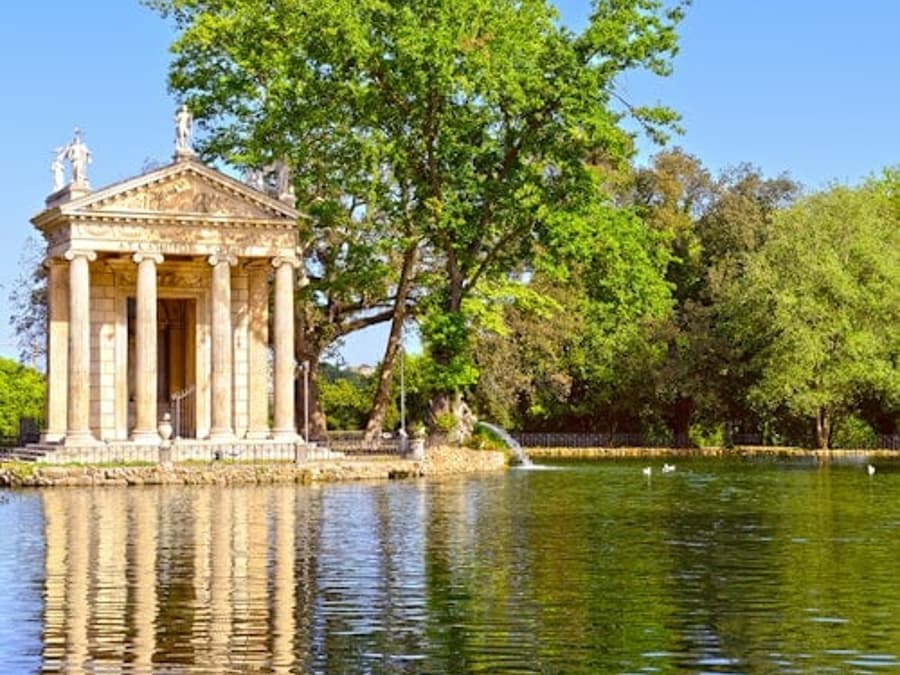 Taman Villa Borghese dengan Kereta Golf