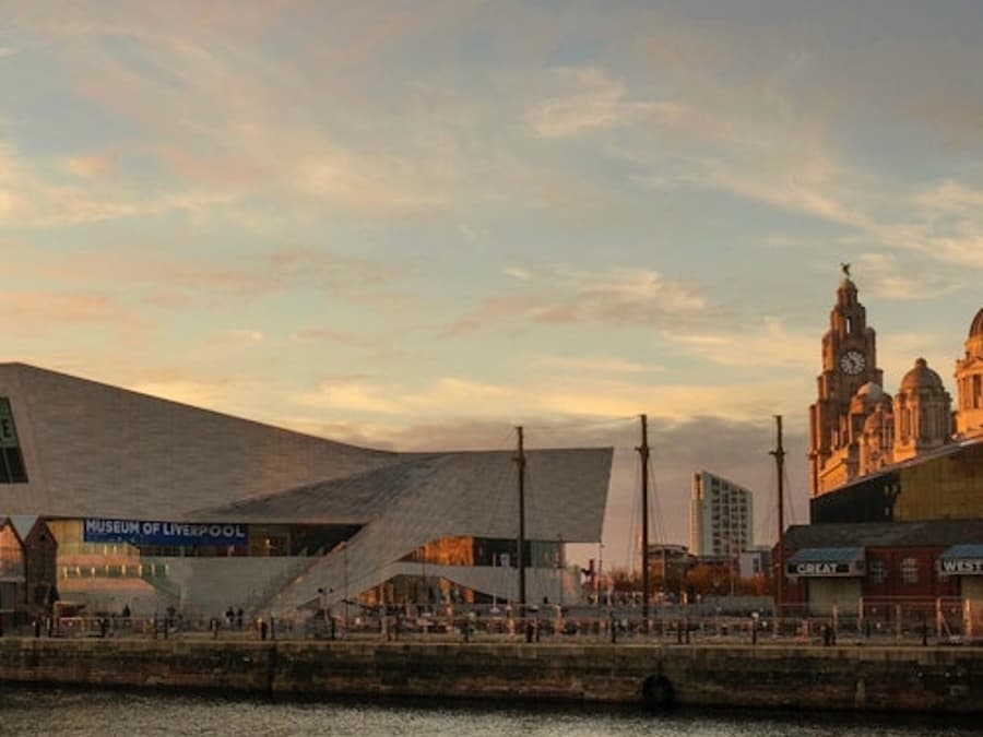 Liverpool: Rock 'n' Roll Walking Tour & Escape Game