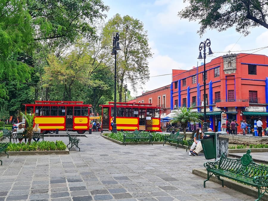 Full-Day Tour: Frida Kahlo Museum Tickets with Coyoacán Stroll & Xochimilco Boat Ride