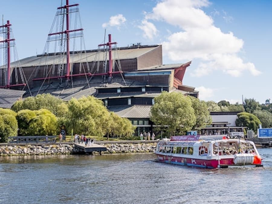Stockholm: Hop-on Hop-off Boat Tour