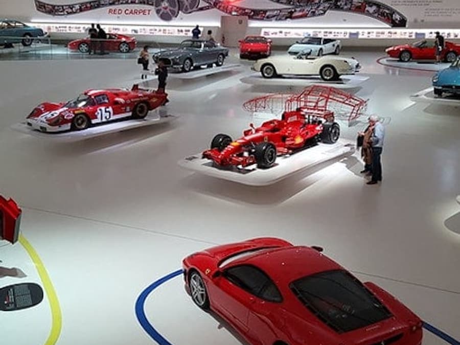 Inträdesbiljett till Enzo Ferrari Museum i Modena