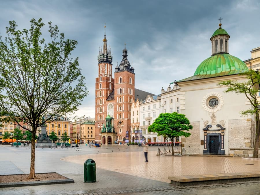 Krakow Old Town & Saint Mary's Basilica Express Guided Tour