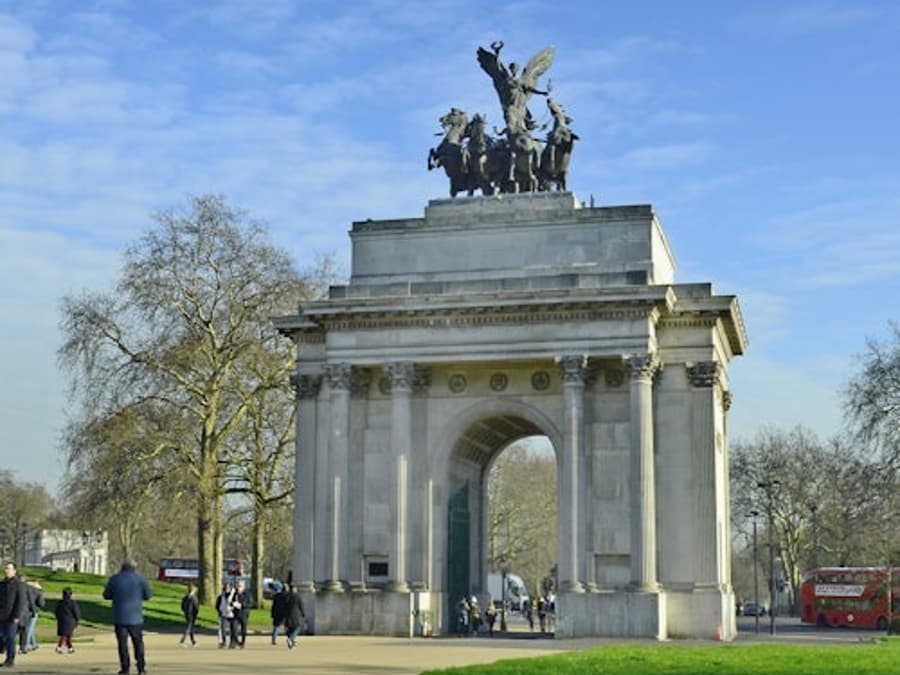 Buckingham Palace: Halbprivate Führung zur königlichen Geschichte + Eintrittskarte