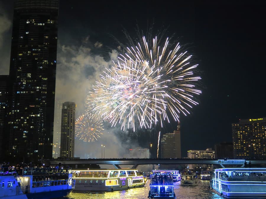 Chao Phraya Princess Cruise with Buffet Dinner & Live Music
