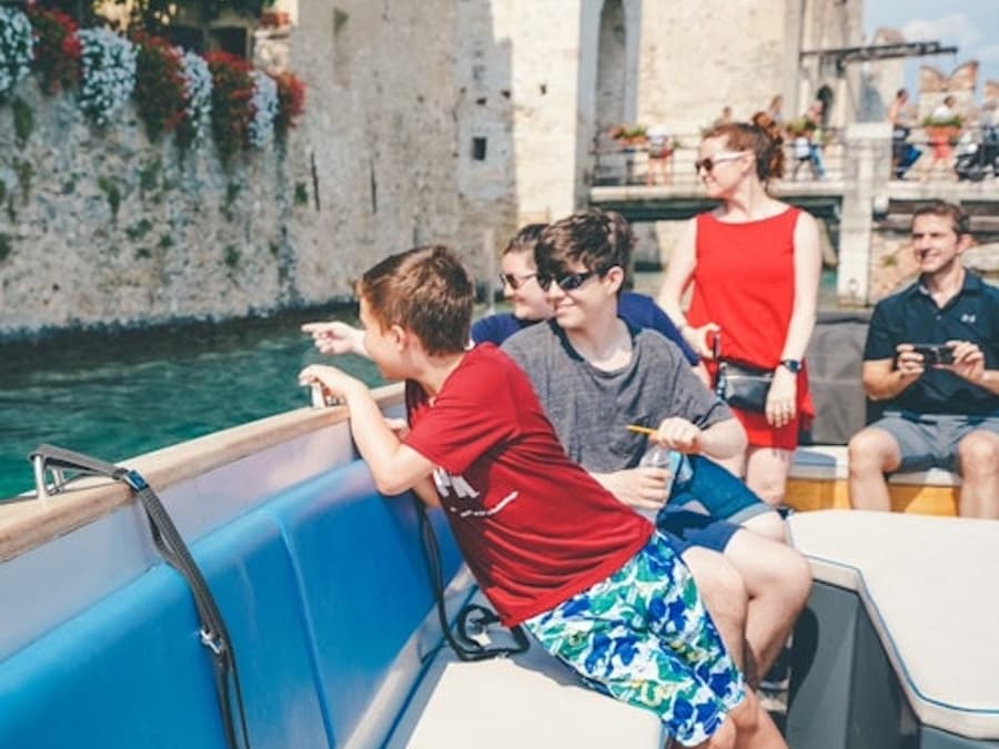 Sirmione: Paseo en Barco y Cuevas de Catulo