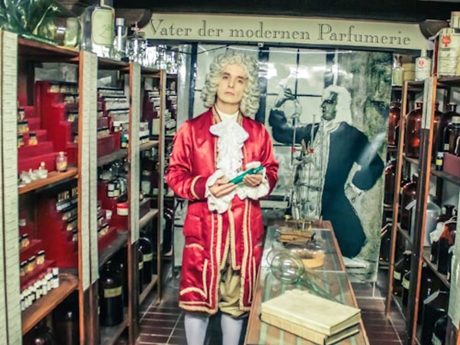 Musée du Parfum Farina Cologne : Visite Guidée Publique Historique en Costume