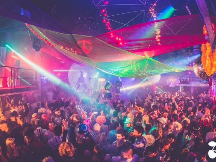 Pacha pada Hari Sabtu: Tiket Flower Power