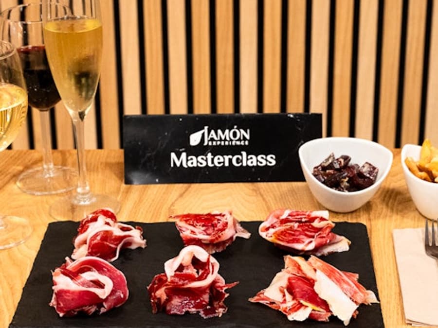 Barcelona: Guided Ultimate Ham & Wine Tasting Experience