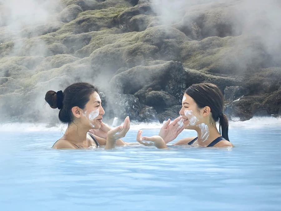 Reykjavik: Blue Lagoon Admission Tickets + Northern Lights Tour