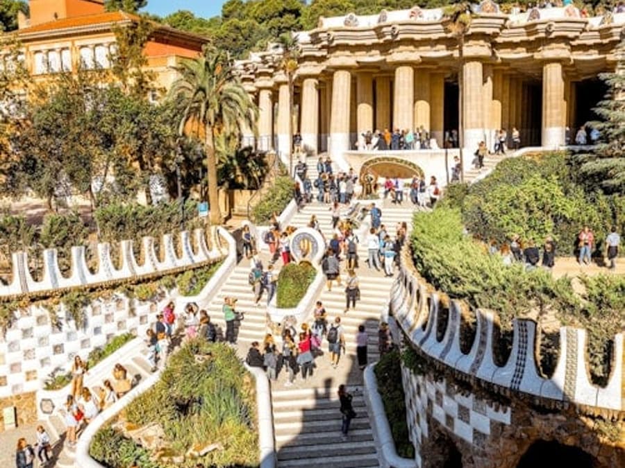 Sagrada Família & Park Güell: Morning Entry Ticket & Guided Tour