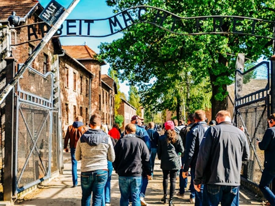 Visita Guiada a Auschwitz-Birkenau + Trasllats