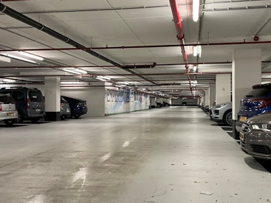 موبی‌پارک آمستردام: پارکینگ در هتل لئوناردو رمبرانت‌پارک