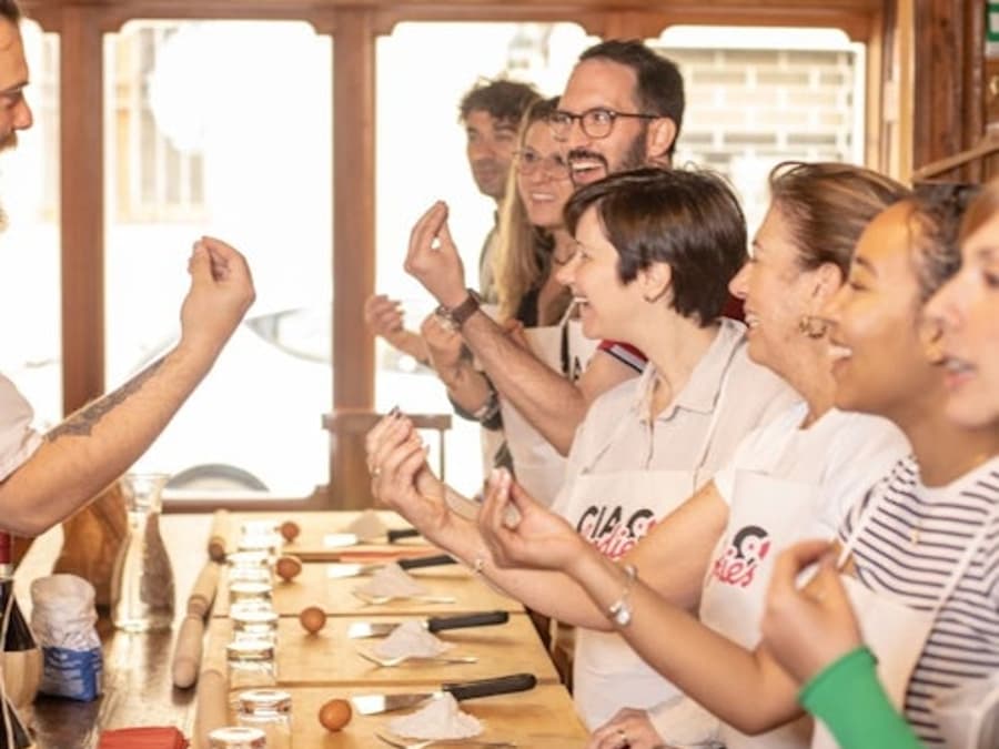 Florence: Tagliatelle, Ravioli & Tiramisu Cooking Class + Unlimited Wine