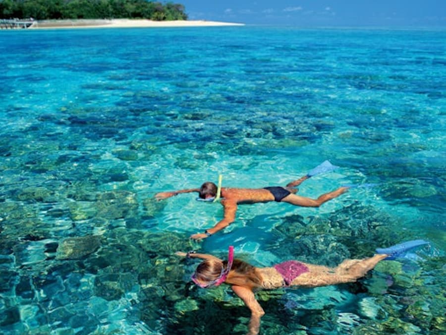 Green Island: 40-Min Guided Flight + Boat Cruise from Cairns + Lunch