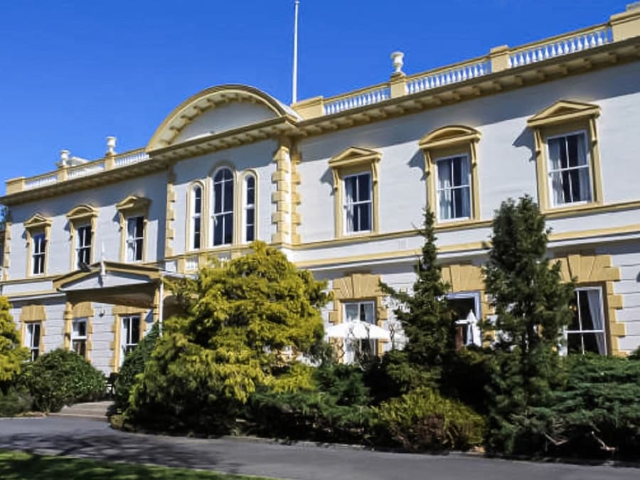 Guided Small Group Walking Tour Through Auckland