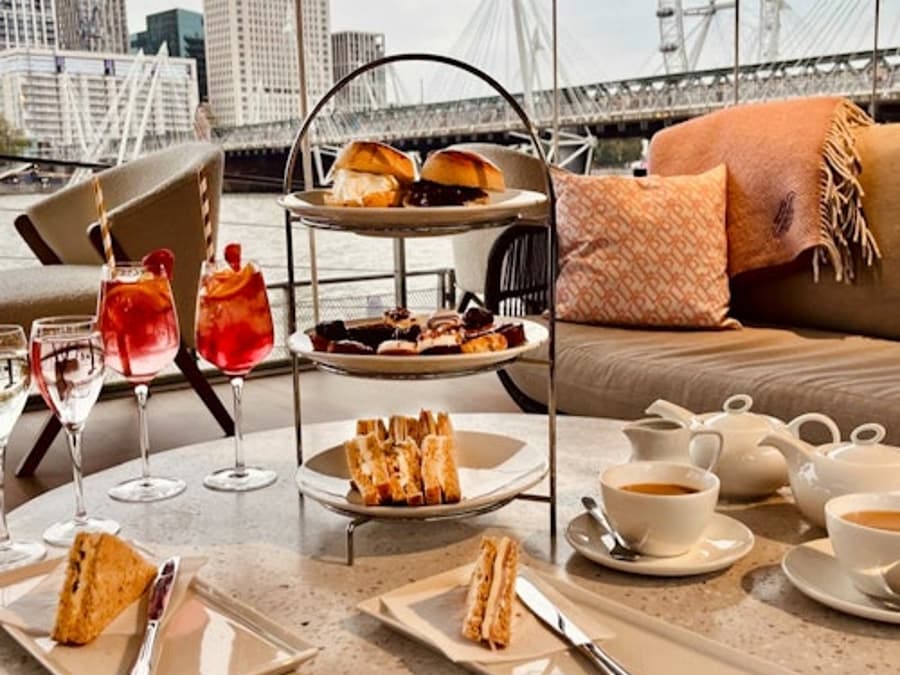 London: Afternoon tea på Clipper Lounge