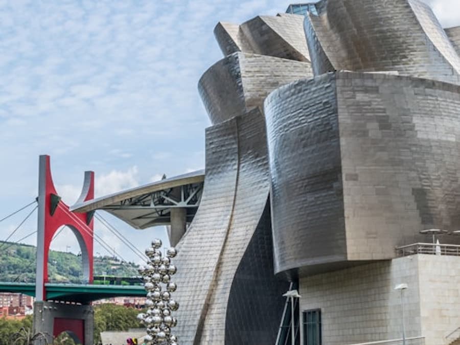 Guggenheim Bilbao Museum: Frank Gehry and Bilbao Tour + Admission