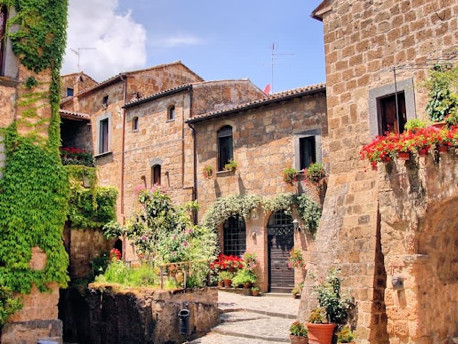 Civita di Bagnoregio, Montepulciano y Orvieto: Tour desde Roma + Almuerzo y Vino