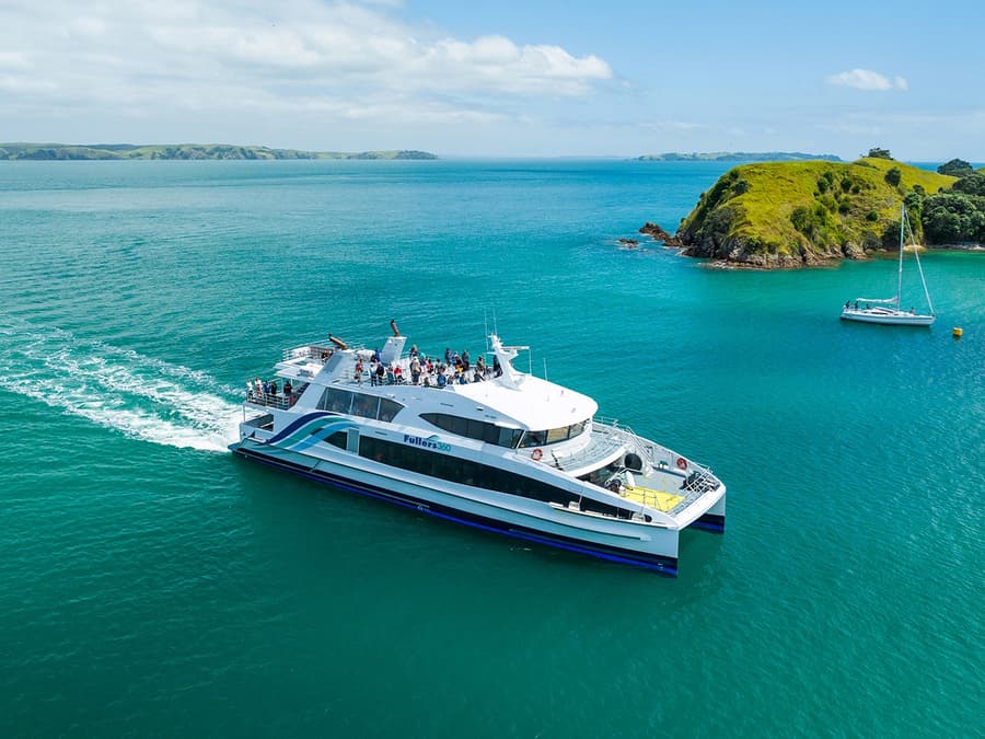 Western Explorer: Waiheke Island Hop-on Hop-off Bus Tour with Optional Ferry Transfers