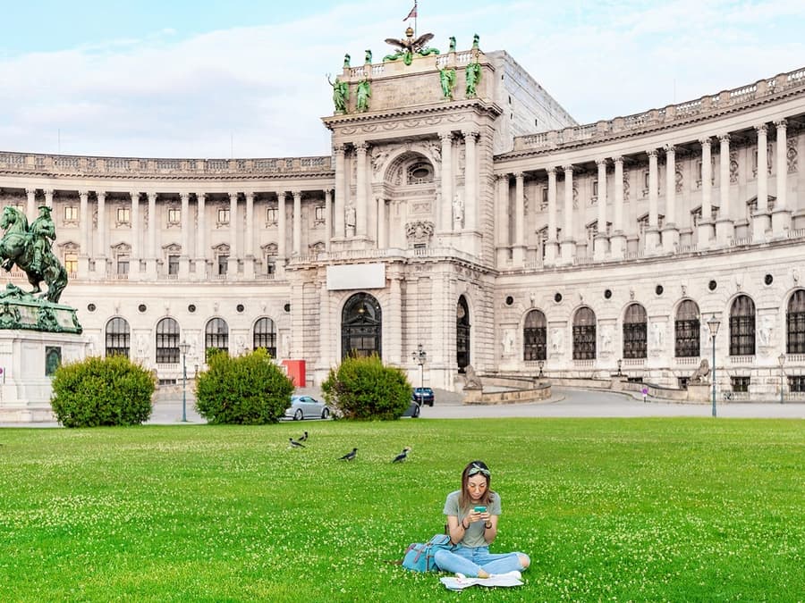 Bảo tàng Sisi: Tour Hướng dẫn Bỏ qua Hàng Đợi Hofburg & Khu Vườn