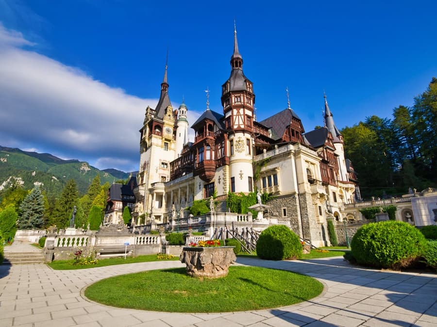 Skip The Line: Guided Tour of Bran Castle, Peles Castle & Rasnov Fortress