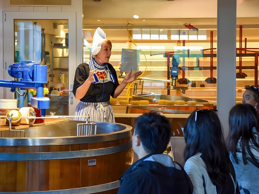 From Amsterdam: Zaanse Schans & Cheese Tasting Guided Tour