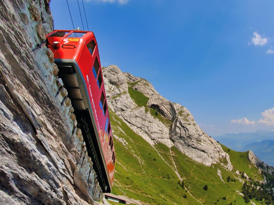 From Zürich: Golden Round Trip to Mount Pilatus with Lake Lucerne Boat Cruise