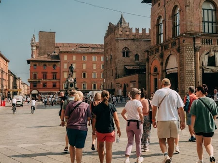 Bologna: Guided Walking Tour + Archiginnasio Entry