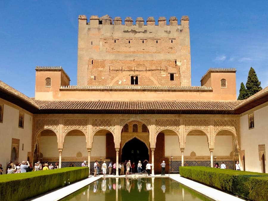 Lahat ng Tiket sa Alhambra: Pribadong Gabay na Paglalakbay kasama ang Nasrid Palaces