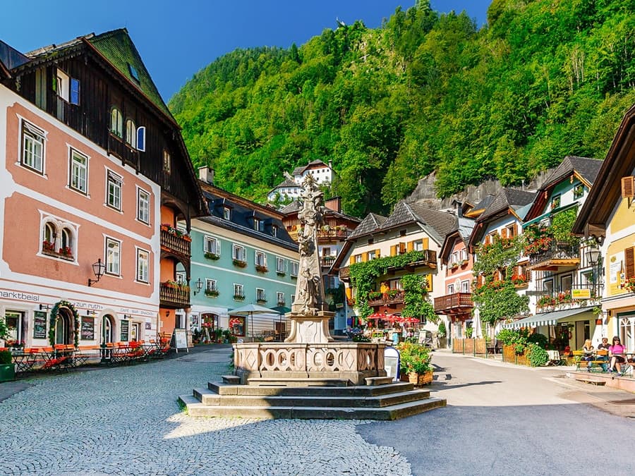 From Vienna: Hallstatt Day Trip by Bus