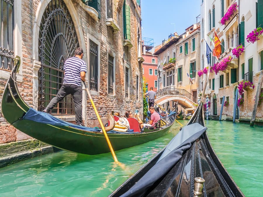 St. Mark's Basilica Guided Tour With Gondola Ride